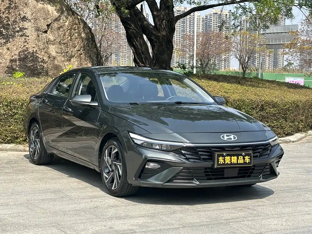 Hyundai Elantra 2023 — фото 1