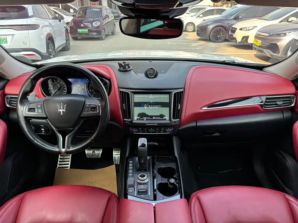 Maserati Levante 2020 — фото 12