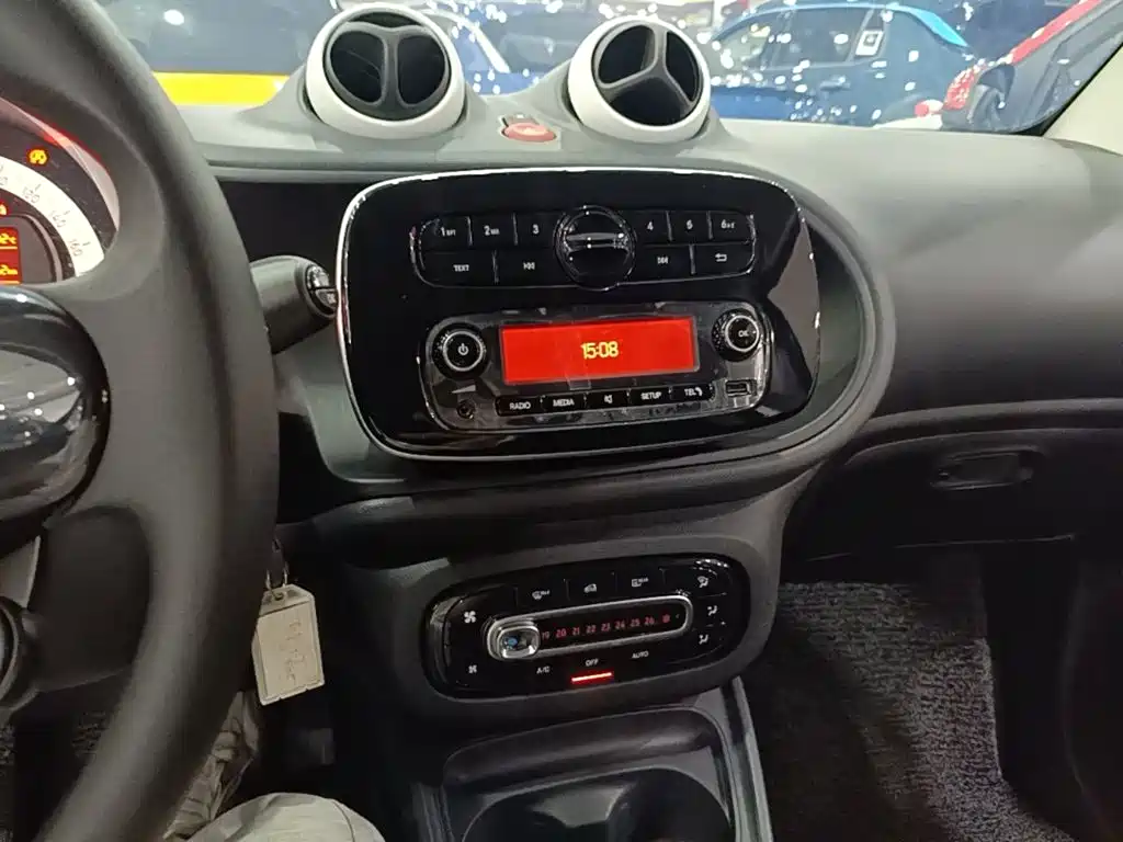 smart fortwo 2018 — фото 13