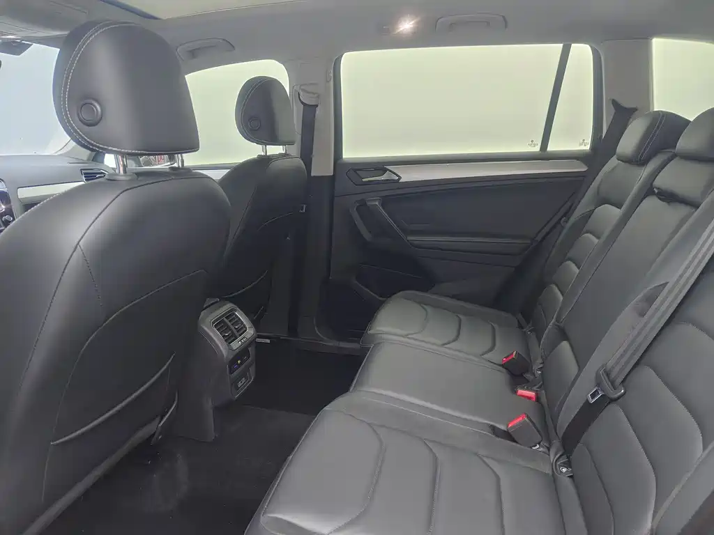 Volkswagen Tiguan L 2018 — фото 10