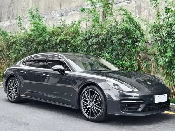 Porsche Panamera 2021