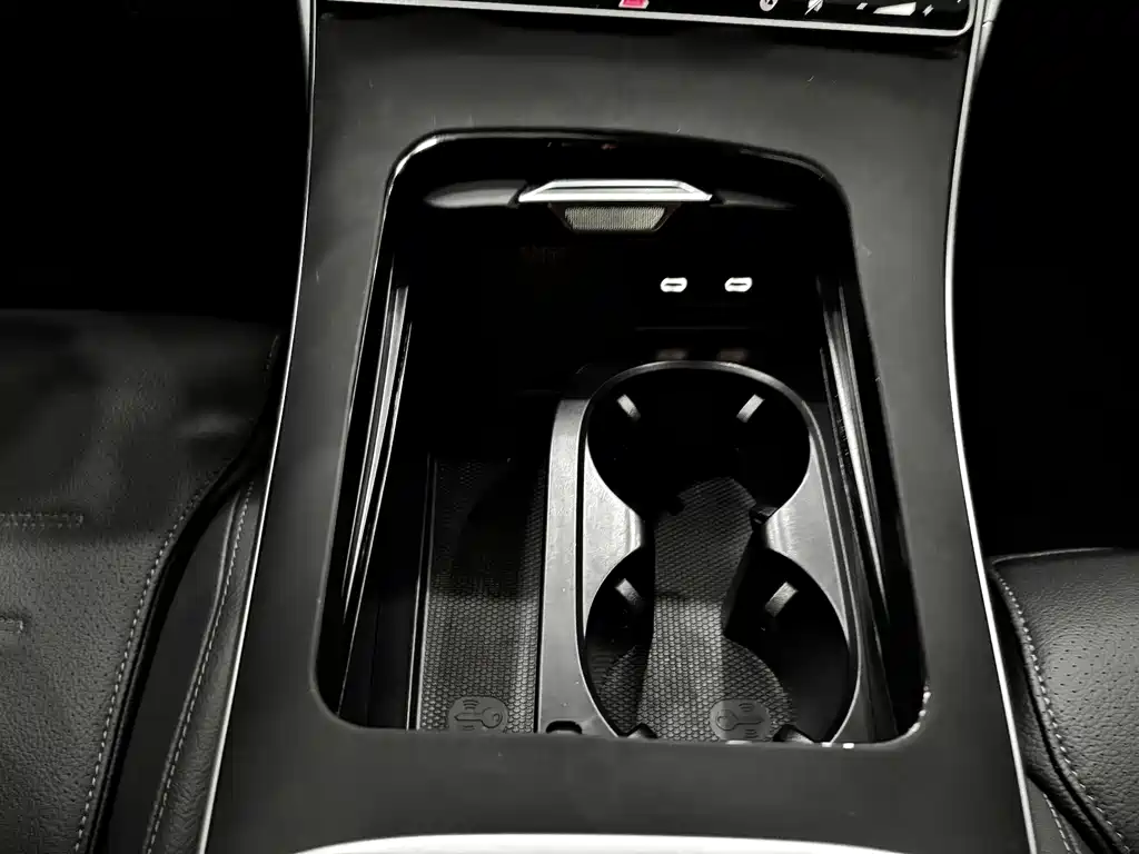 Mercedes-Benz C-Class 2024 — фото 19