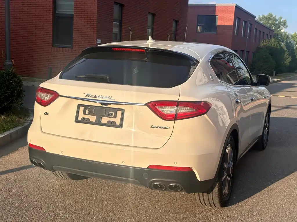 Maserati Levante 2018 — фото 20