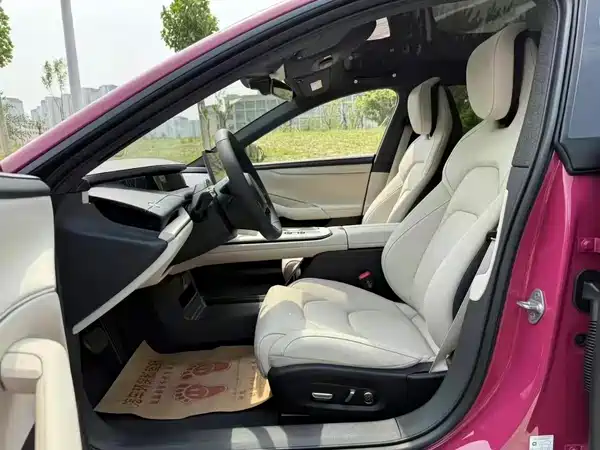 Xiaomi SU7 2024