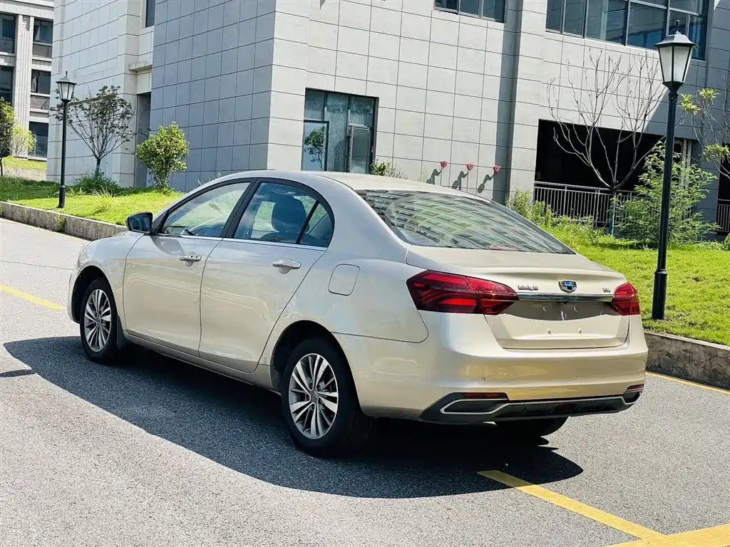 Geely Emgrand 2018 — фото 9
