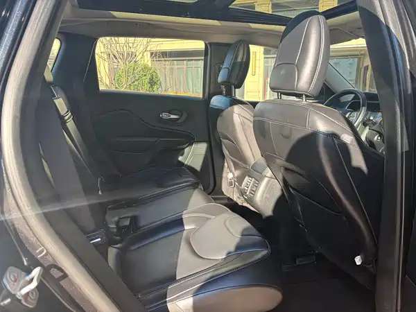 Jeep Cherokee 2016