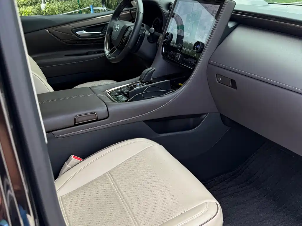 Toyota Alphard 2024 — фото 9