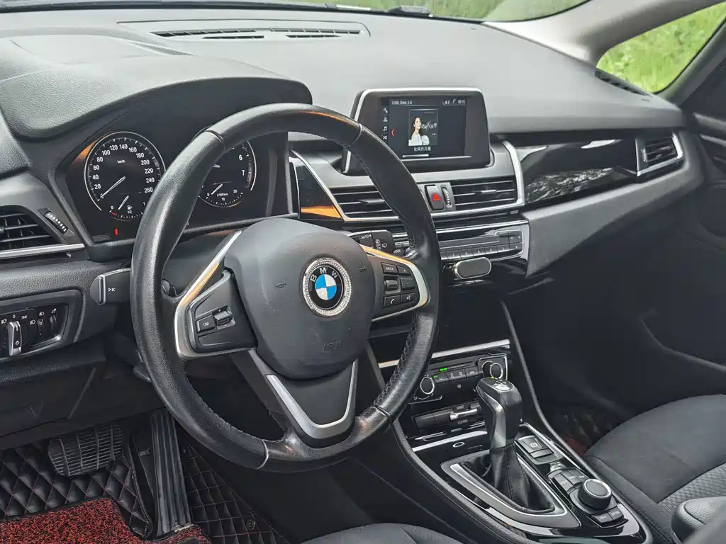 BMW 2 Series Station Wagon 2019 — фото 8