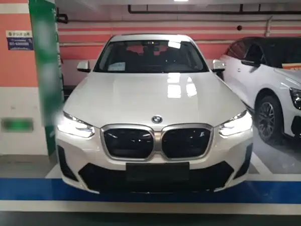 BMW iX3 2024