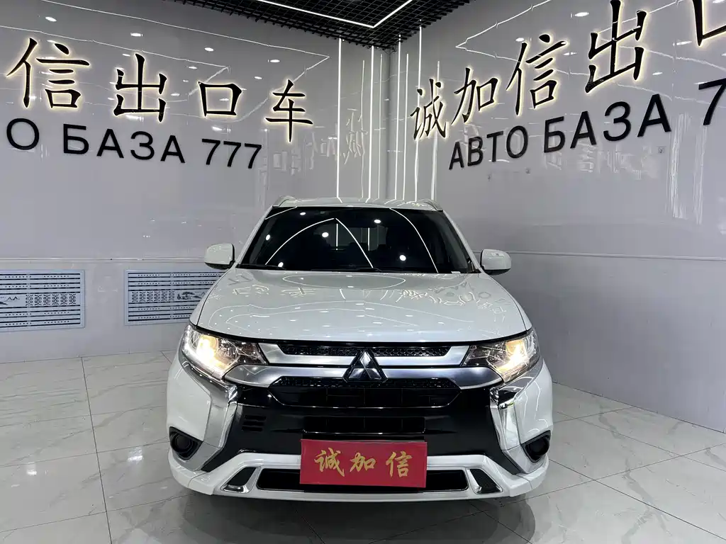 Mitsubishi Outlander 2022 — фото 2