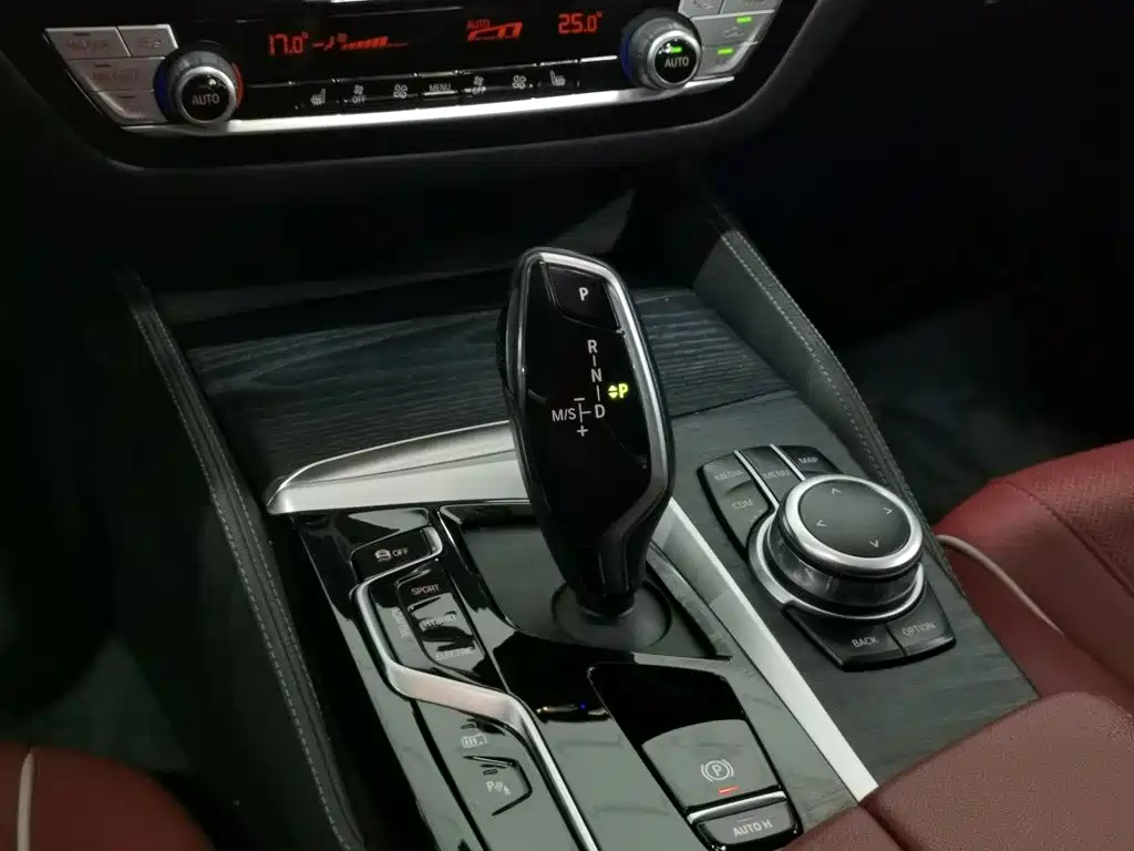 BMW 5 Series New Energy 2022 — фото 13
