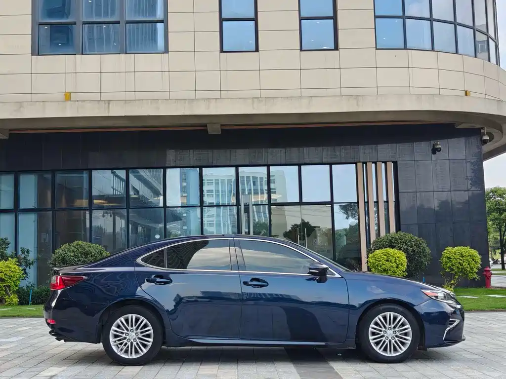 Lexus ES 2017 — фото 4