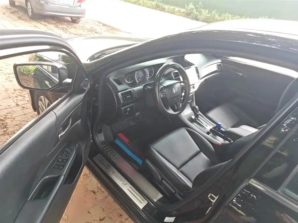 Honda Accord 2015 — фото 15