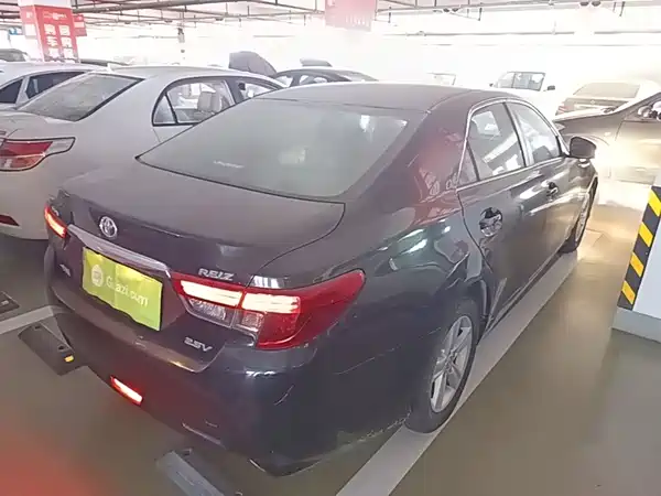Toyota Reiz 2014