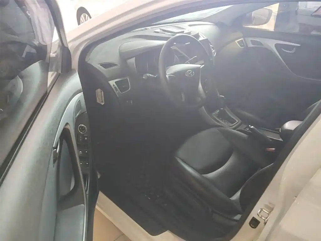 Hyundai Elantra Langdong 2016 — фото 16