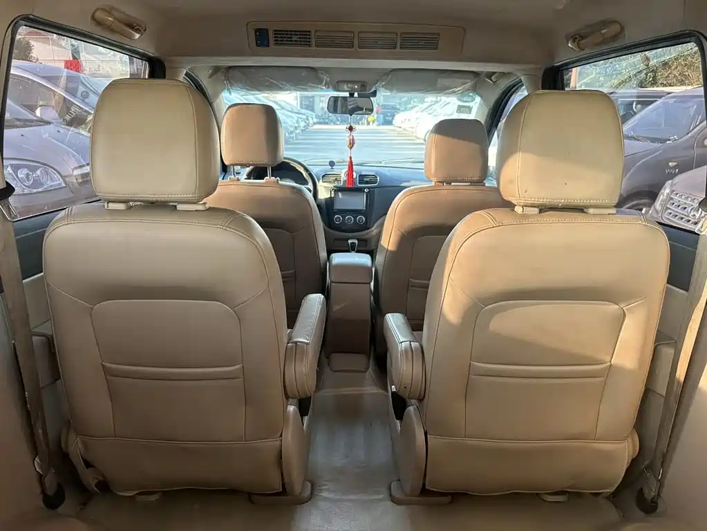 Wuling Hongguang 2015 — фото 13