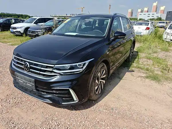 Volkswagen Tiguan L Plug-In Hybrid 2025