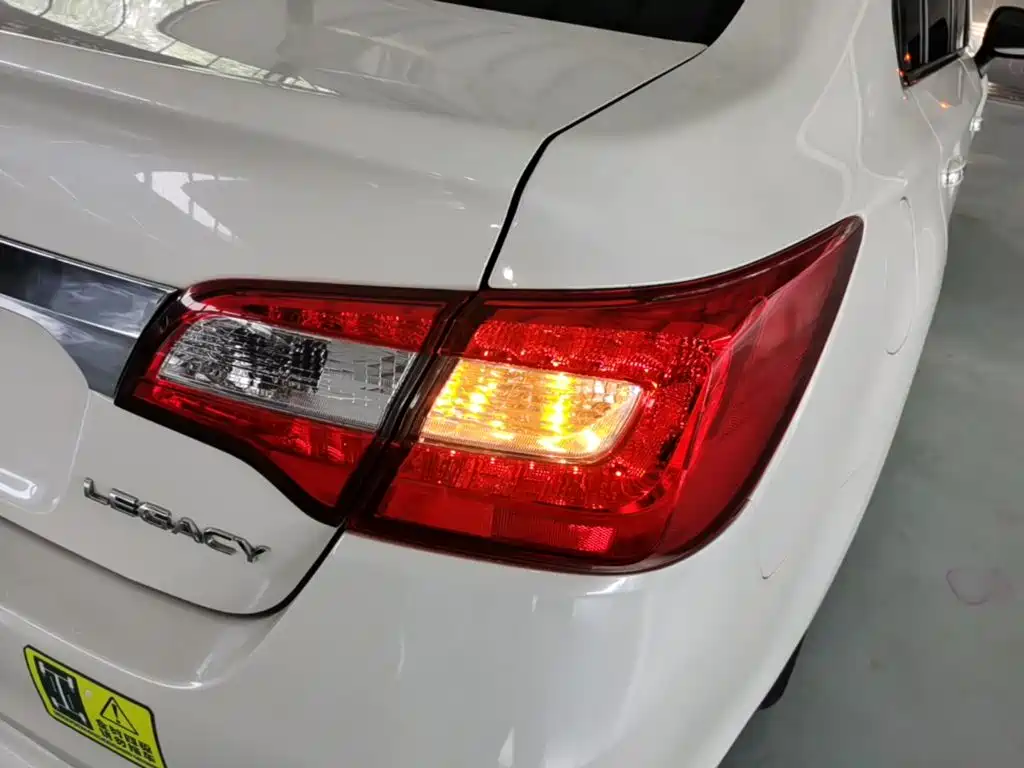 Subaru Legacy 2018 — фото 8