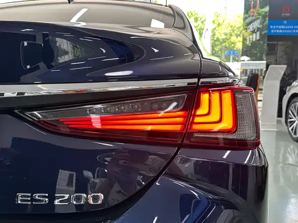 Lexus ES 2023