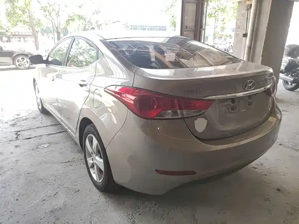 Hyundai Elantra Langdong 2012
