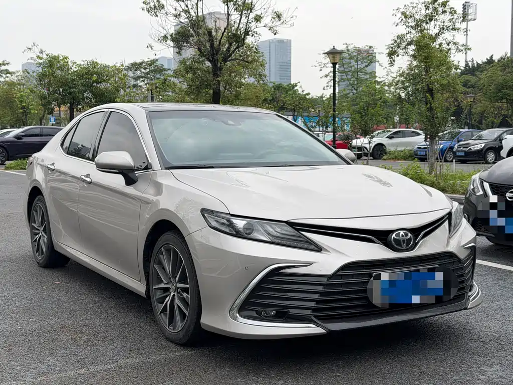 Toyota Camry 2022 — фото 3
