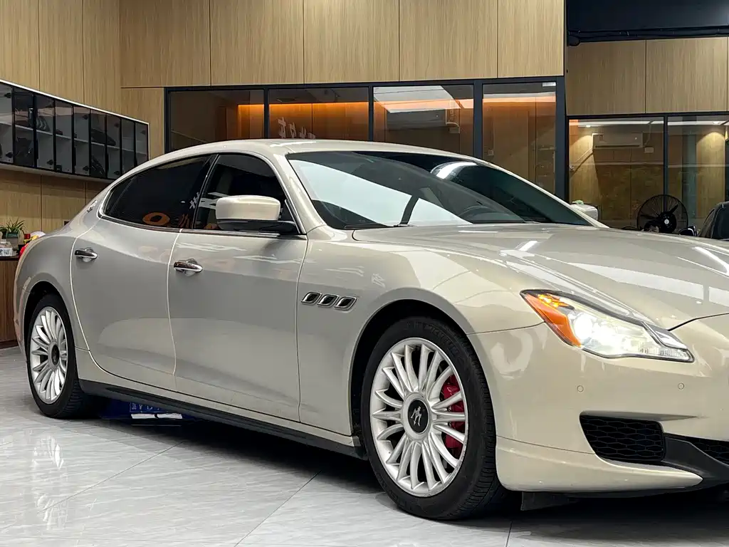 Maserati Quattroporte 2016 — фото 11