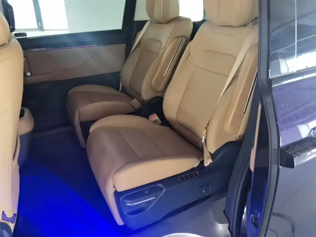 GAC Motor E8 PHEV 2024 — фото 17