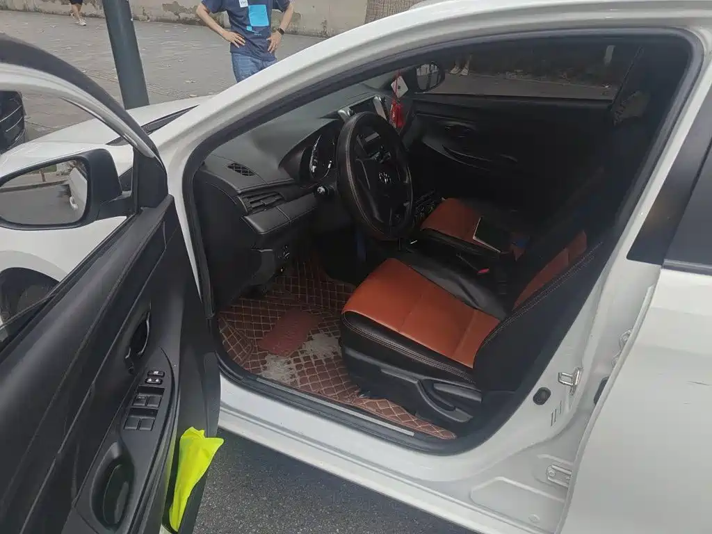 Toyota Yaris L 2018 — фото 14