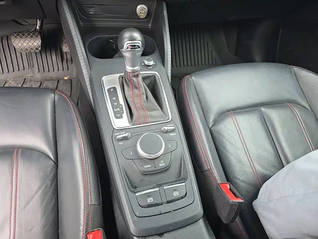 Audi Q2L 2023 — фото 14