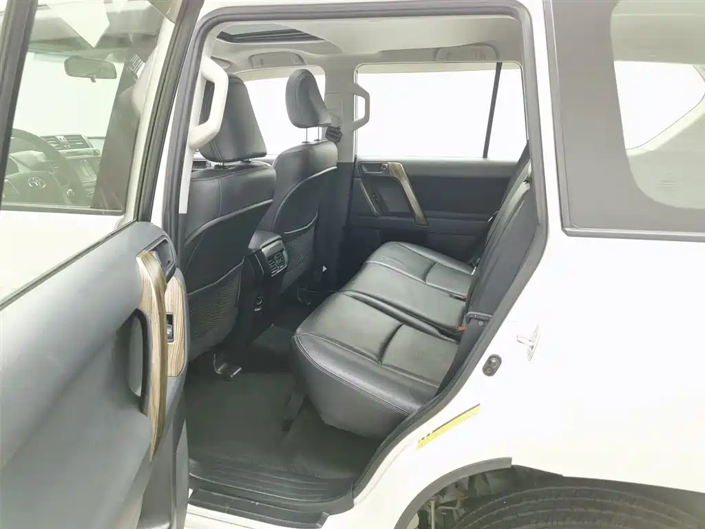 Toyota Prado 2016 — фото 15