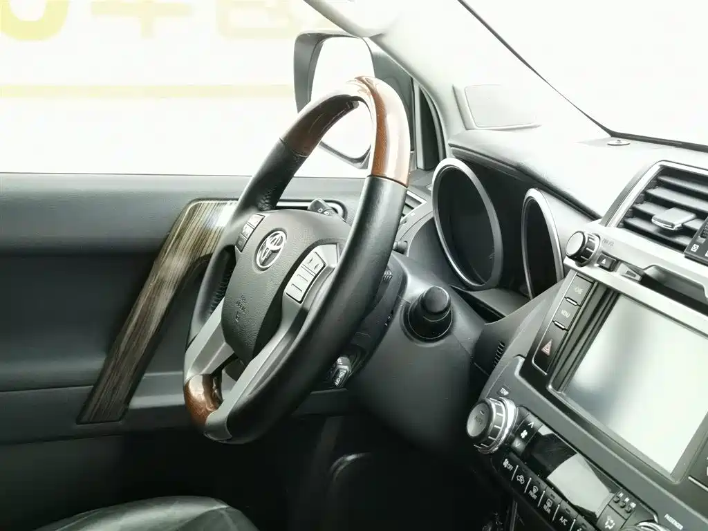 Toyota Prado 2016 — фото 22