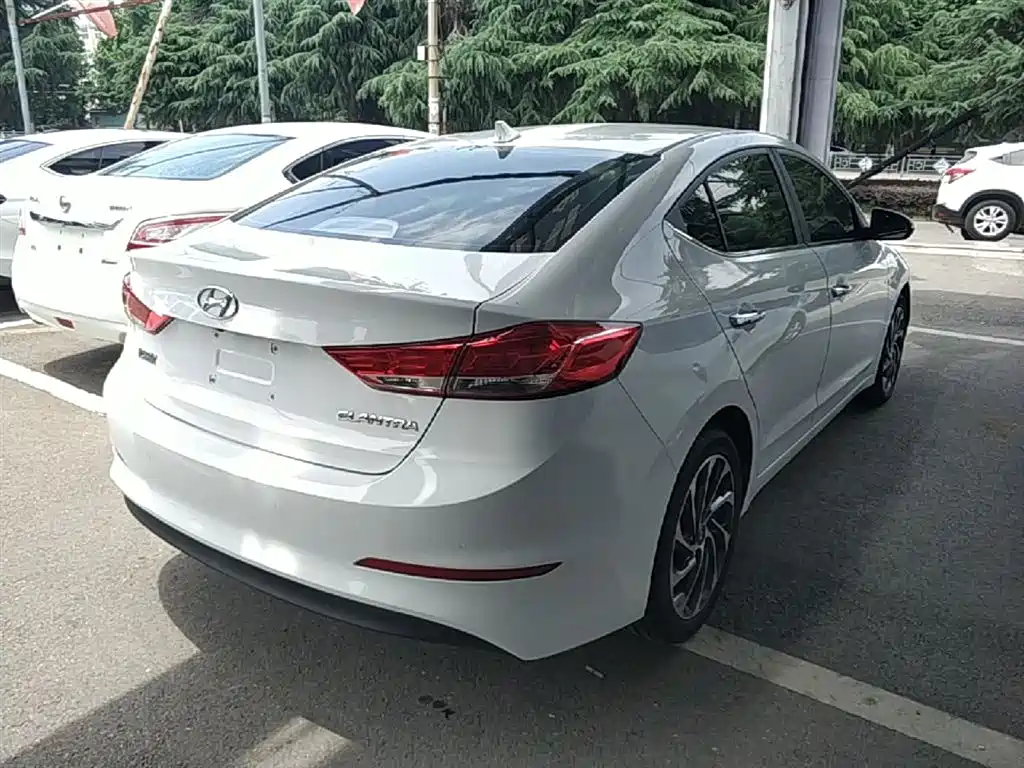 Hyundai Elantra 2019 — фото 7