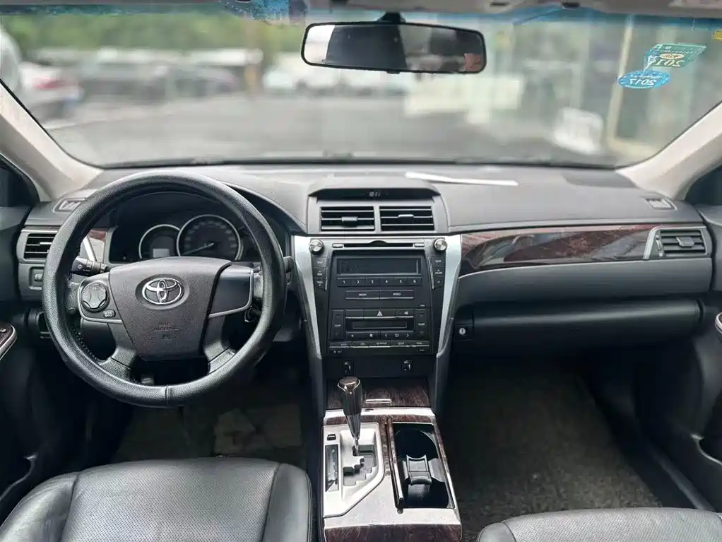Toyota Camry 2015 — фото 11