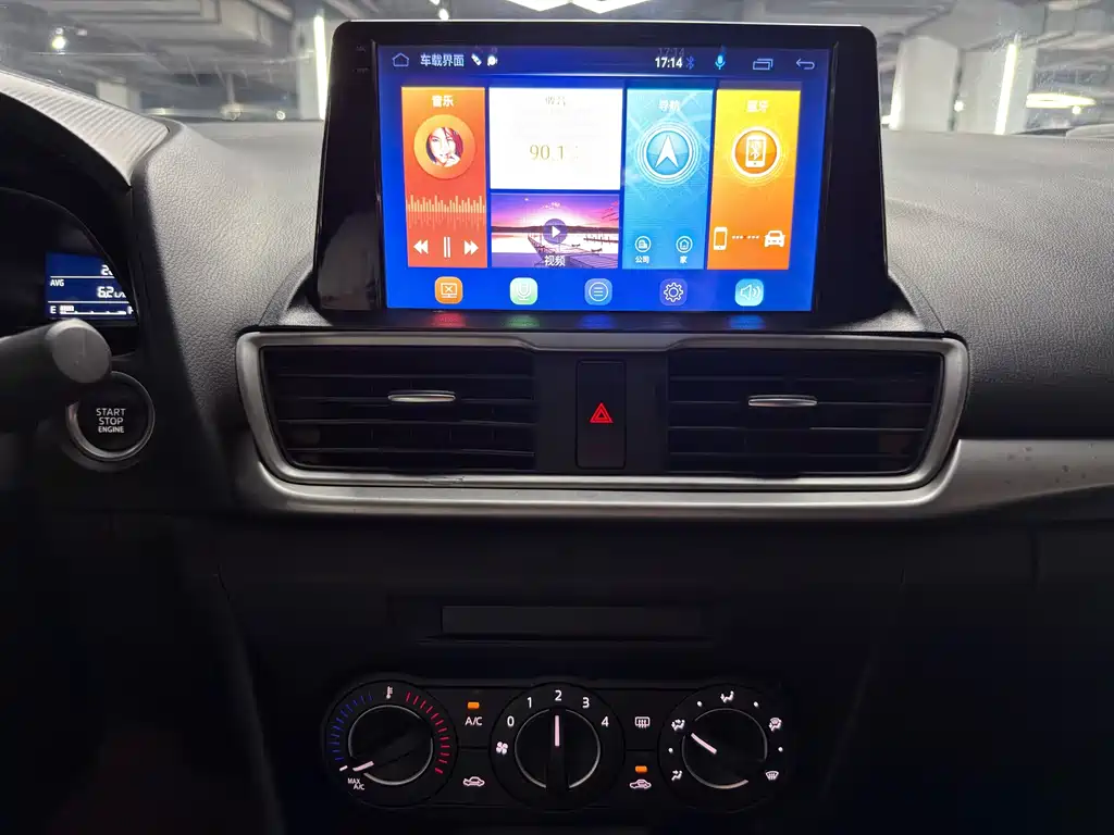 Mazda 3 Axela 2019 — фото 17