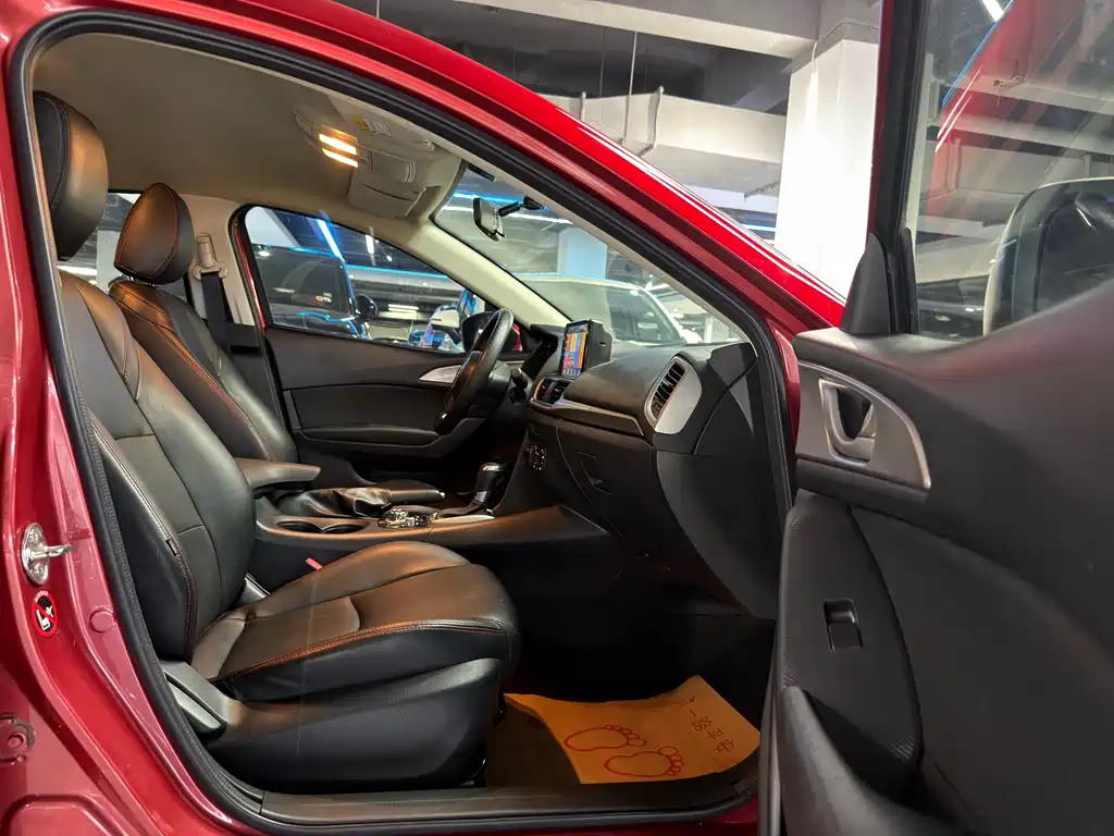 Mazda 3 Axela 2019 — фото 12