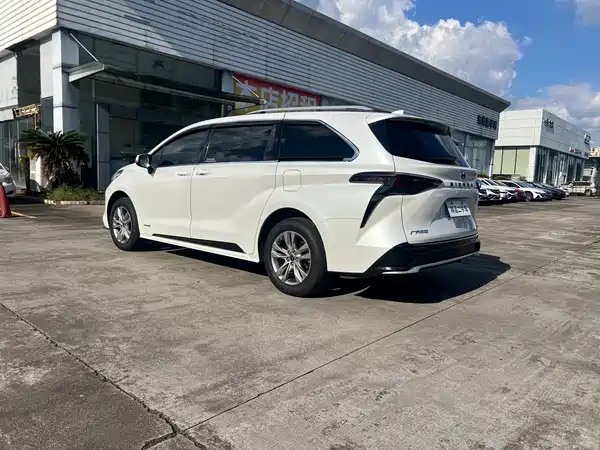 Toyota Sienna 2023