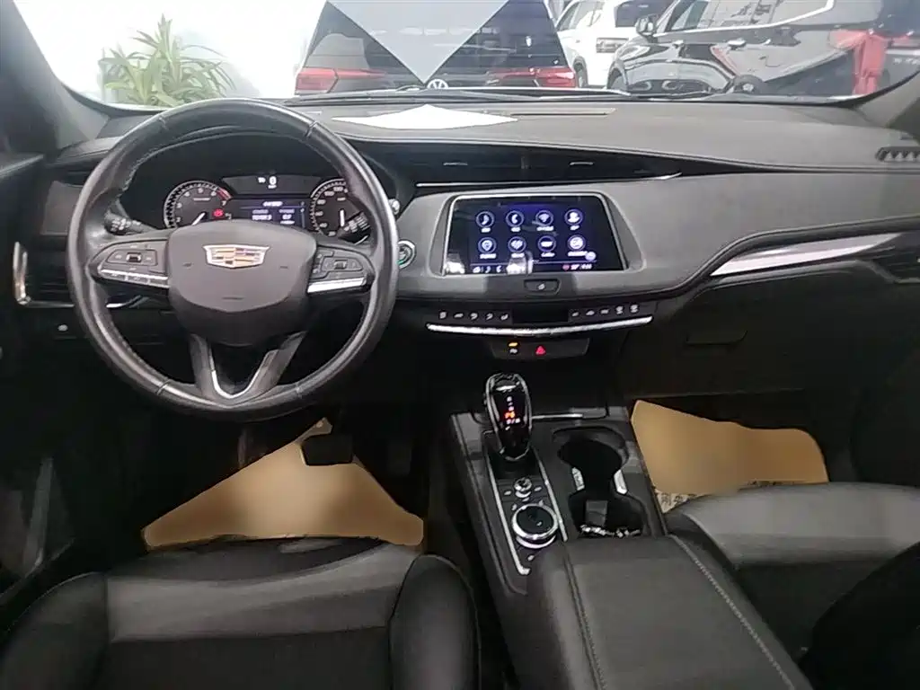 Cadillac XT4 2022 — фото 10