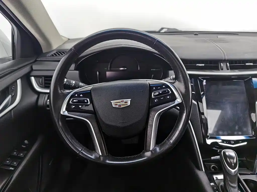 Cadillac XTS 2018 — фото 11