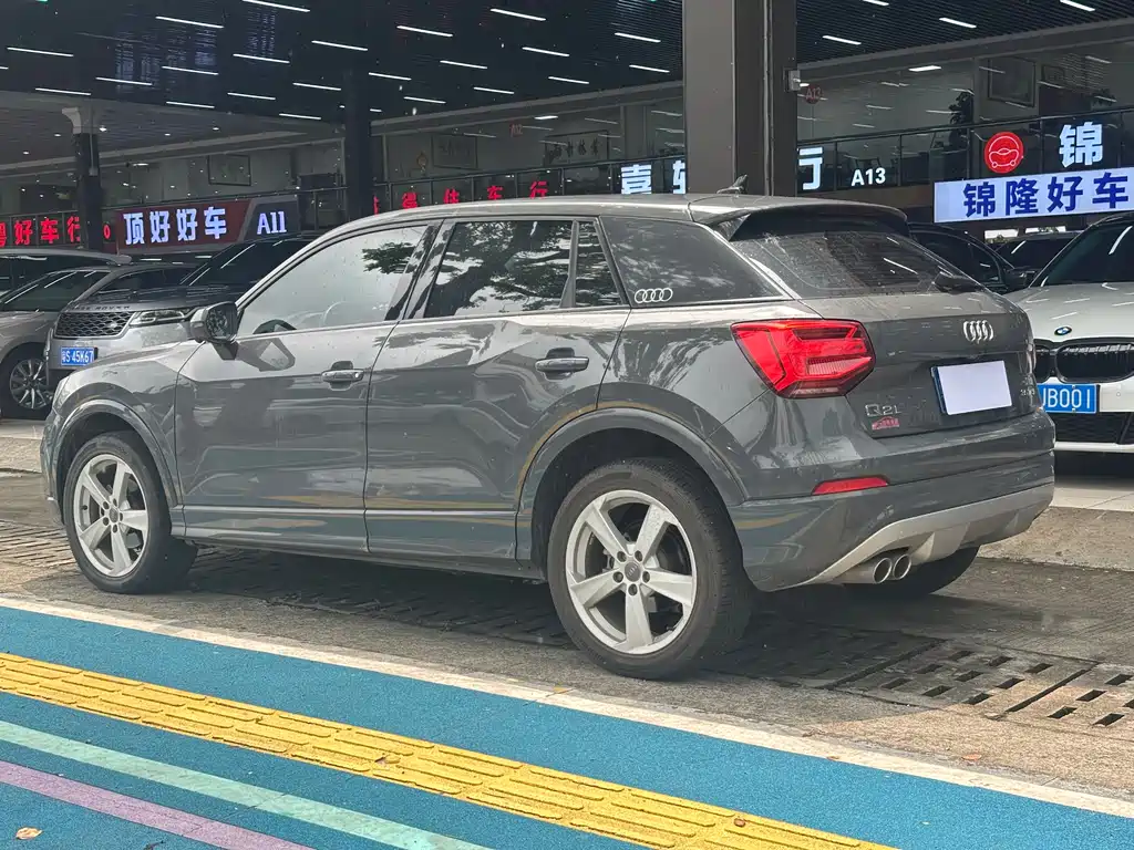 Audi Q2L 2021 — фото 14