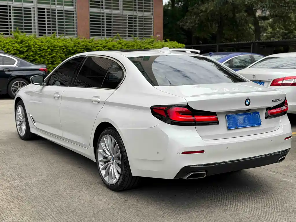 BMW 5 Series 2021 — фото 21