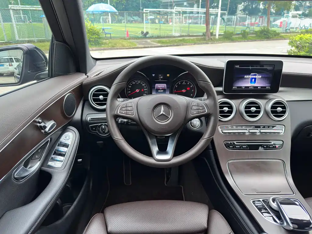 Mercedes-Benz GLC 2019 — фото 20