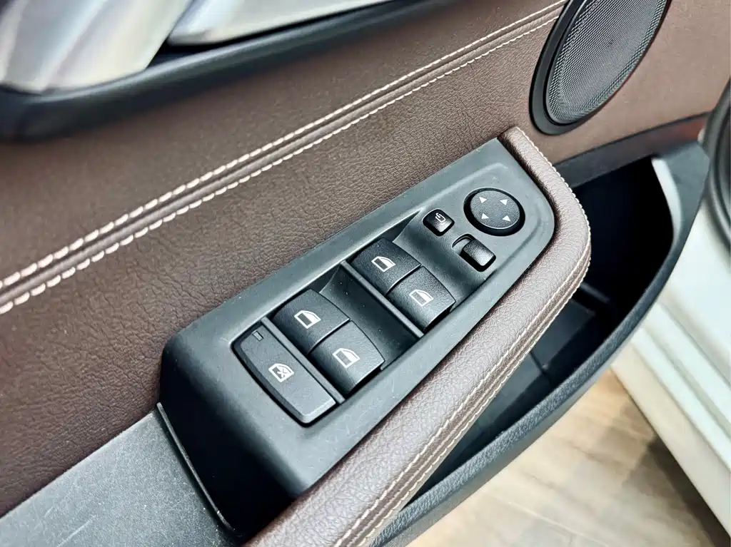BMW 1 Series 2020 — фото 11