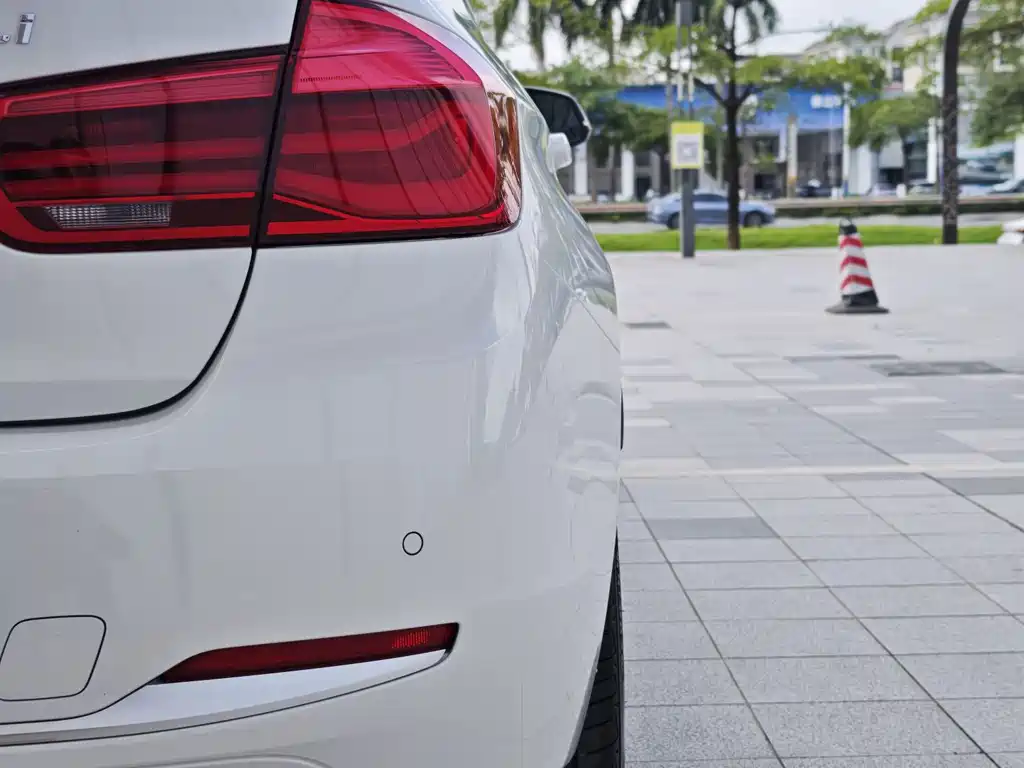 BMW 3 Series 2019 — фото 18