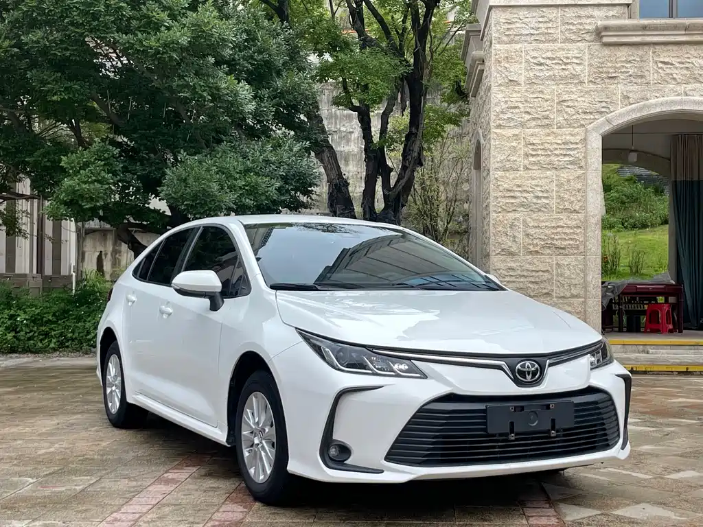 Toyota Corolla 2022 — фото 3