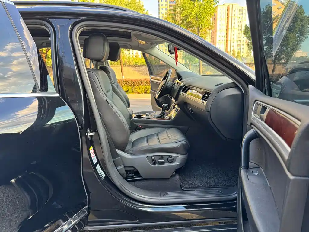 Volkswagen Touareg 2015 — фото 13