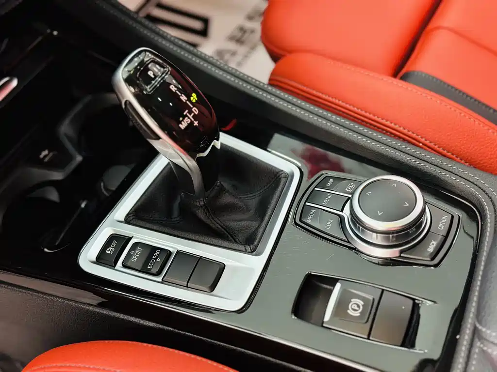 BMW 1 Series 2021 — фото 14