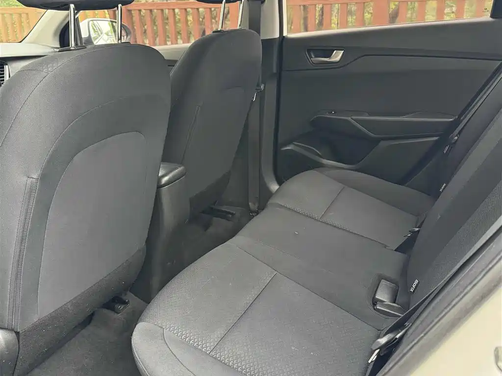Hyundai Verna 2017 — фото 12