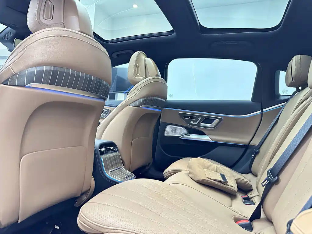 Mercedes-Benz E-Class 2025 — фото 15