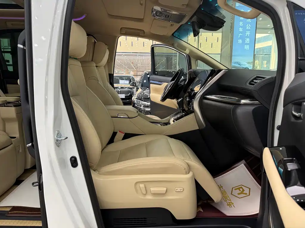 Toyota Alphard 2022 — фото 7