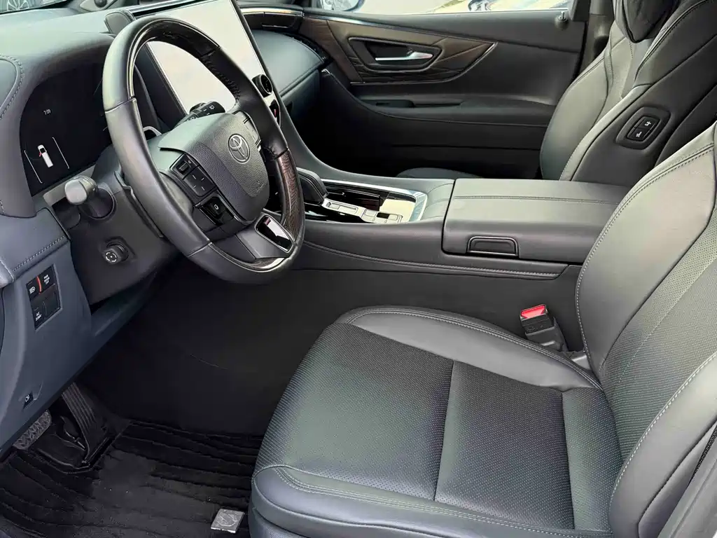 Toyota Alphard 2024